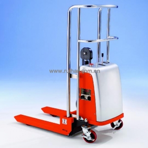 輕型堆高車(chē)